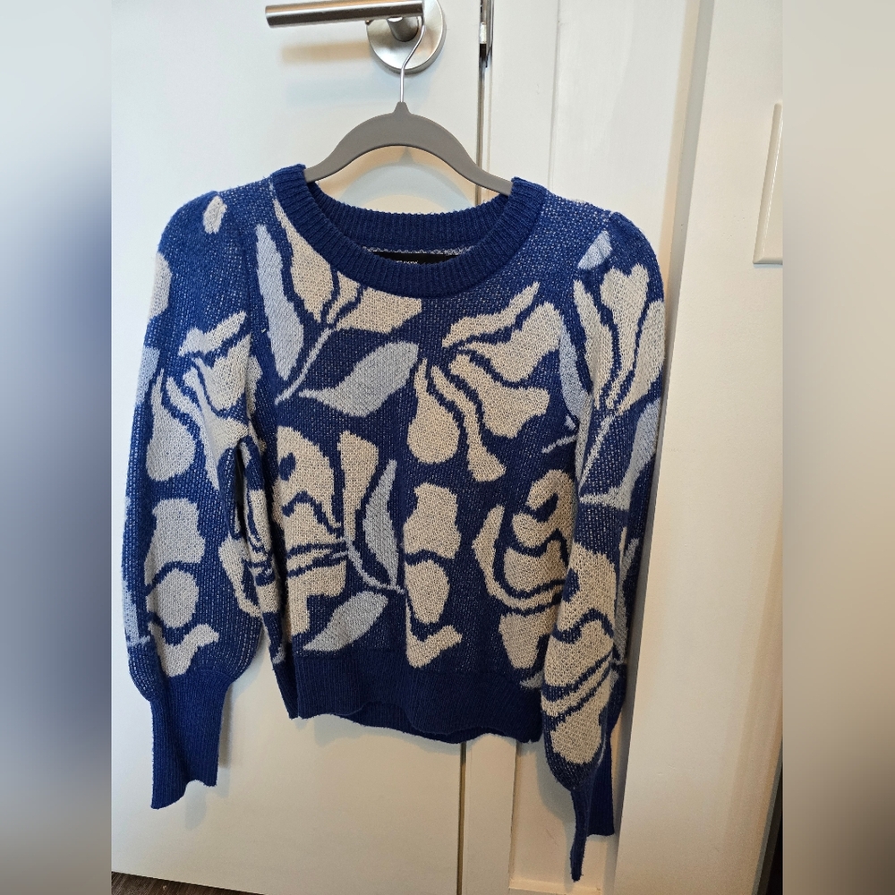 Vera Moda Blue and White Floral Pattern Sweater
